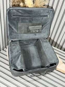 ⁦מזוודה כריות דמוי עור שחור⁩ – תמונה ⁦2⁩